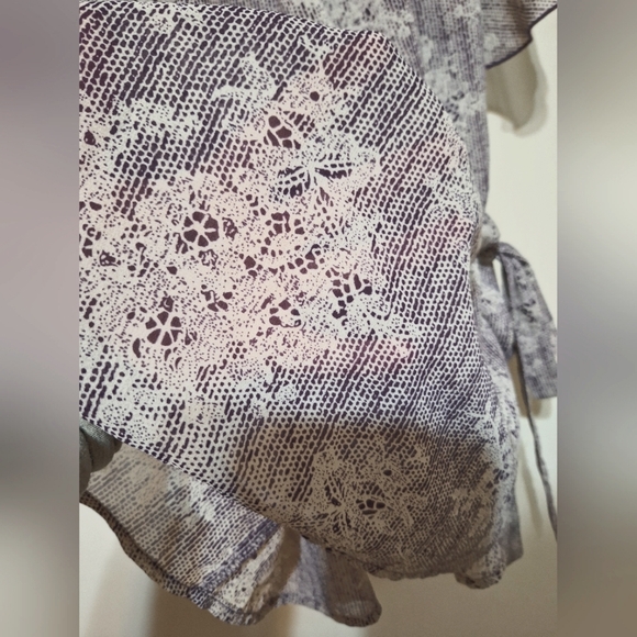 Charlotte Russe Women's Medium sheer faux lace flutter sleeve wrap blouse - Picture 4 of 7